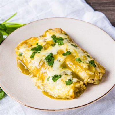  Enchiladas Verdes: En rik och smakfull fest för dina smaklökar med en krämig grön sås som smälter i munnen!