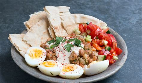  Ful medames: En kryddig och fyllig Egyptisk frukostupplevelse som får smaklökarna att dansa!