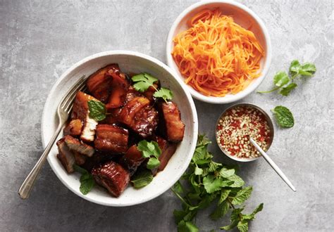  Sweet-and-Sour Dongguan Pork Belly: Enticing Aromatic Delights and Refreshing Tangy Notes